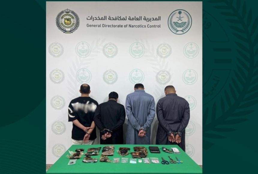 بحوزتهم أسلحة نارية.. القبض على 7 مروجي مخدرات بمنطقتين