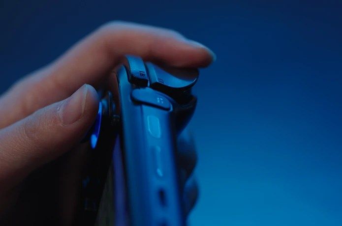 تكنولوجيا: Ayaneo 3 أول جهاز ألعاب محمول بنظام Windows في العالم