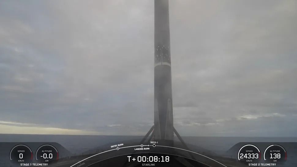 تكنولوجيا: SpaceX تطلق 21 قمر للإنترنت الفضائى من فلوريدا.. صور