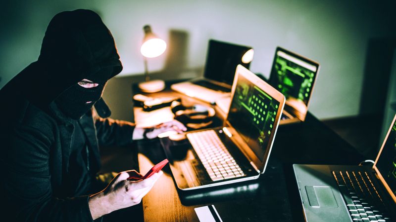 الامارات | عمليات تصيّد على «التواصل الاجتماعي» لسرقة المعلومات الشخصية
