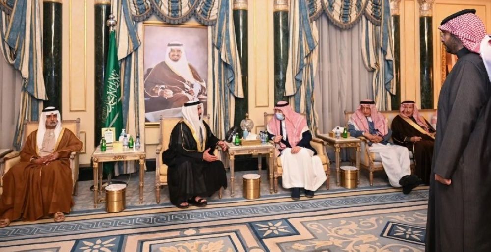 ممثل رئيس دولة الإمارات يقدم واجب العزاء في وفاة الأمير محمد بن فهد