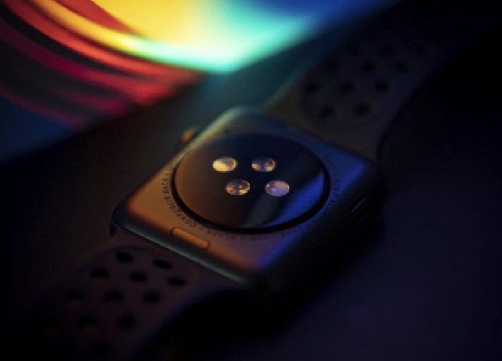 تكنولوجيا: أبل تبدأ تعويضات Apple Watch بسبب مشكلة تورم البطارية