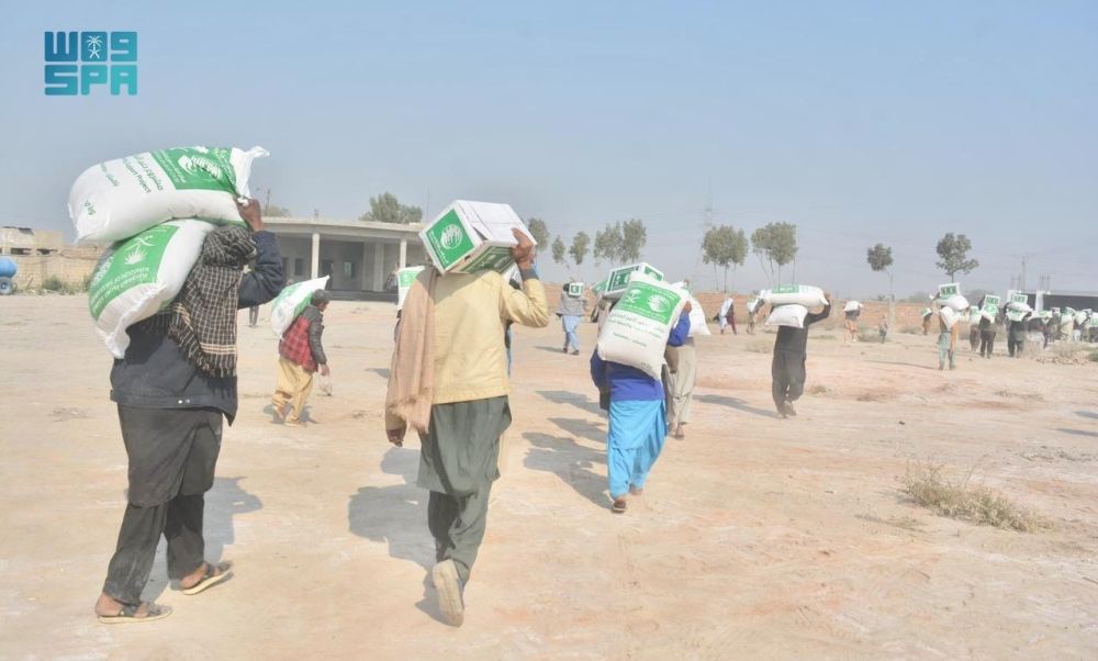 نهر الخير.. مركز الملك سلمان يوزع مساعدات غذائية في 3 دول