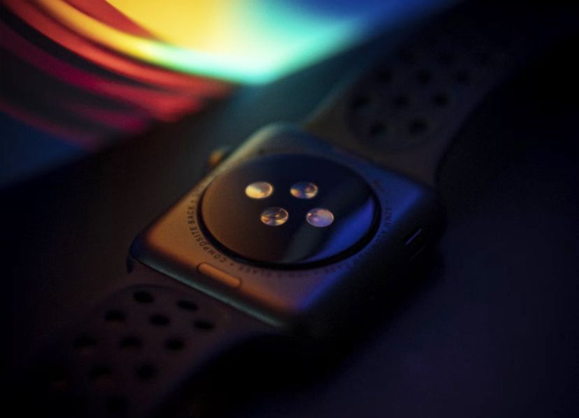 تكنولوجيا: أبل تبدأ تعويضات Apple Watch بسبب مشكلة تورم البطارية