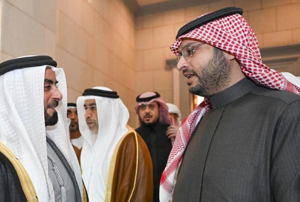 ممثل رئيس دولة الإمارات يقدم واجب العزاء في وفاة الأمير محمد بن فهد
