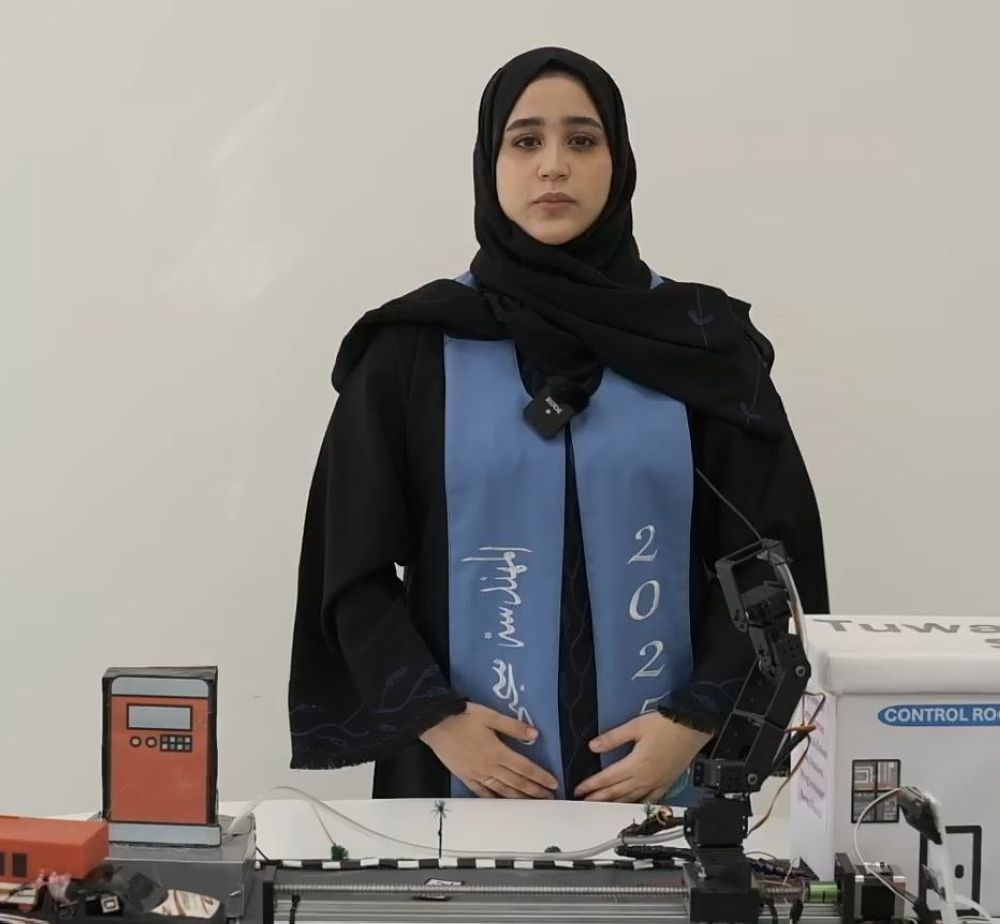 "اليوم" تسلط الضوء على "محطة طويق"  ابتكار سعودي لطالبات الذكاء الاصطناعي بجدة