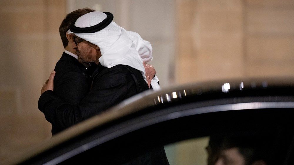 رئيس الدولة والرئيس الفرنسي يبحثان علاقات البلدين ويشهدان توقيع إطار العمل الإماراتي - الفرنسي للتعاون في مجال الذكاء الاصطناعي