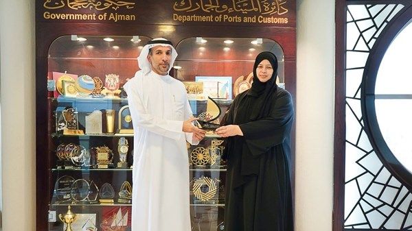 سلطان بن محمد النعيمي يلتقي وفد جمارك رأس الخيمة