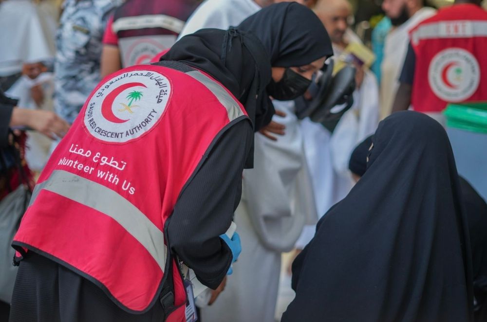 الهلال الأحمر السعودي يعيد النبض لمعتمرة بمطار الملك عبدالعزيز