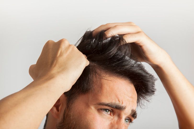 الامارات | الشيب المُبكر... أسبابه وطرق الوقاية