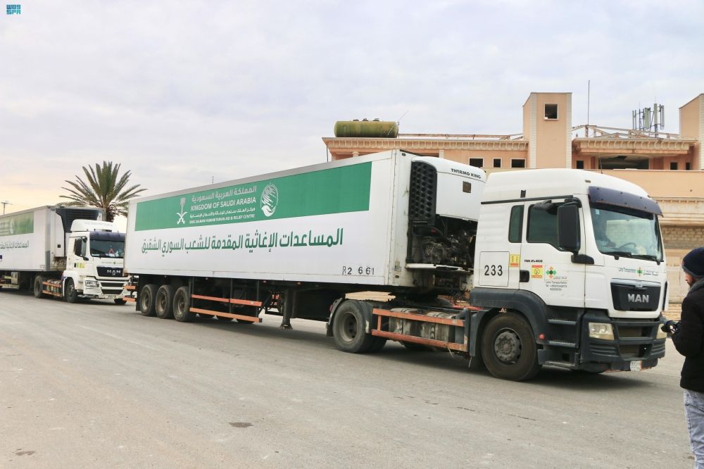 60 شاحنة إغاثة من الجسر البري السعودي تتوجه إلى سوريا