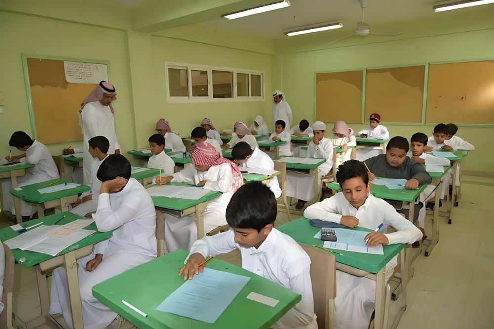 تصل إلى المنع من استكمال الاختبارات.. قيود "التعليم" لمكافحة الغش
