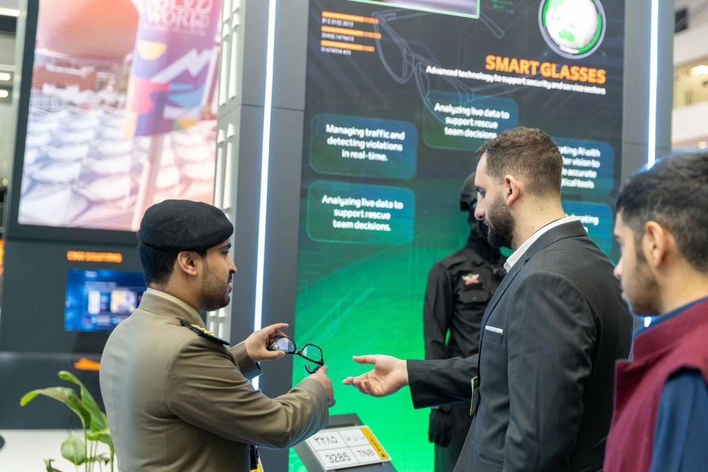 "الداخلية" تستعرض "النظارة الذكية" بمؤتمر ليب التقني 2025