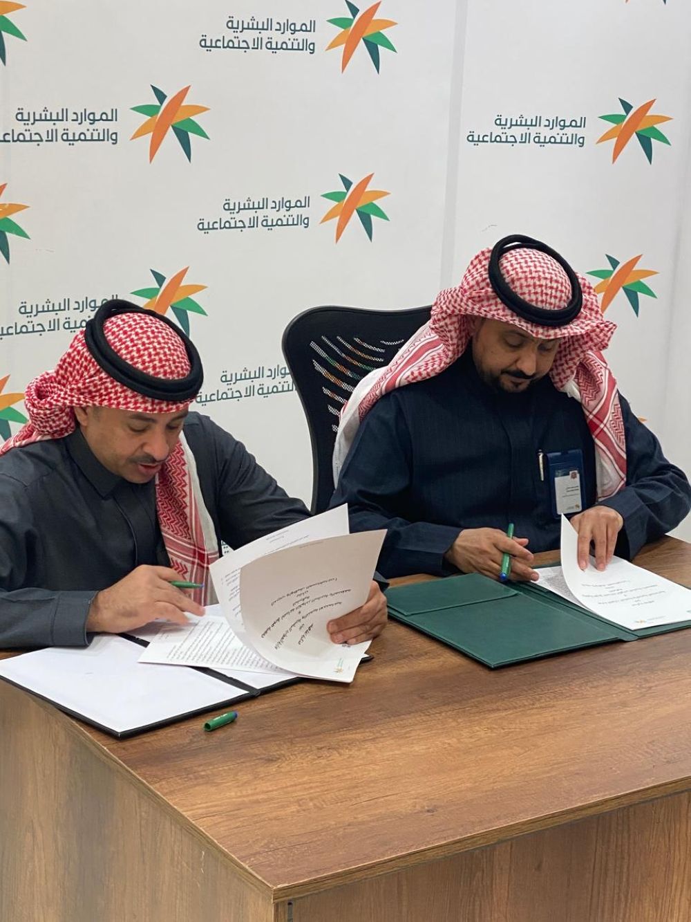 اتفاقية تعاون بين "طويق" و"الموارد البشرية" لتدريب وتوظيف الشباب