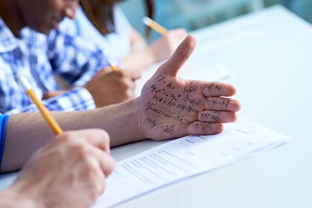 عاجل - إلغاء الاختبار وإحالة للتحقيق.. ”التعليم“ توضح عقوبات الغش الجماعي