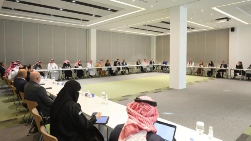 "الغذاء والدواء" تبحث الاستثمار مع 40 ممثلًا لشركات طبية أمريكية