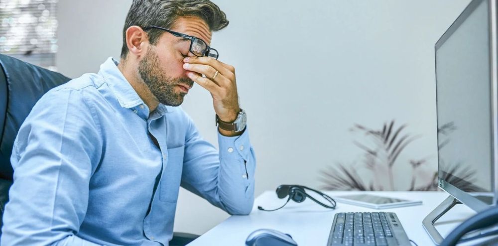 استشاري لـ"اليوم".. فرط استخدام التقنيات يسبب إجهاد العين الرقمي