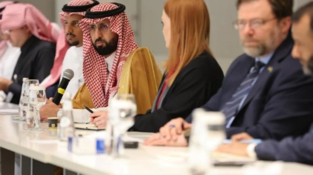 "الغذاء والدواء" تبحث الاستثمار مع 40 ممثلًا لشركات طبية أمريكية