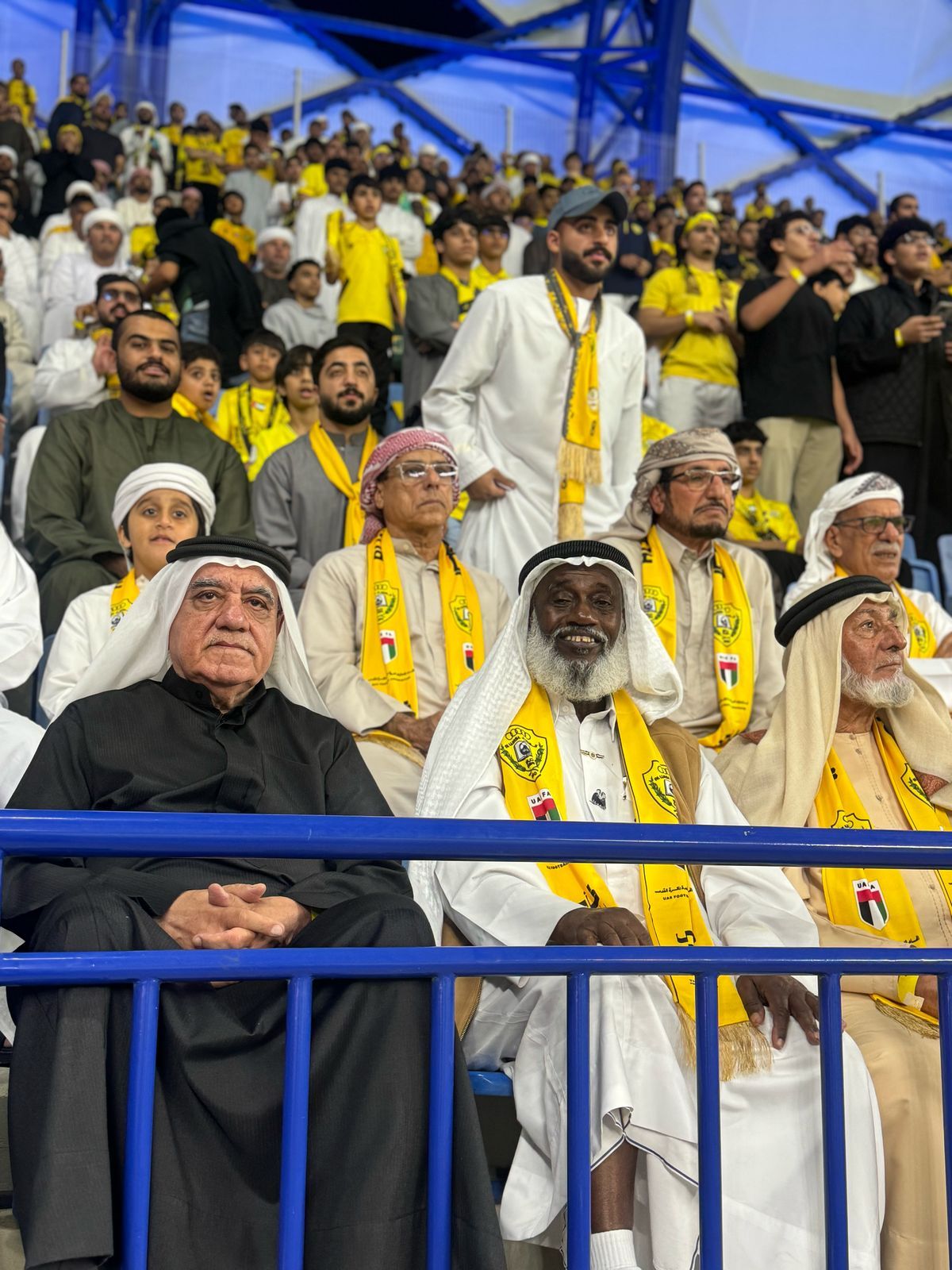 الامارات | حضور كبير  لكبار المواطنين في "ديربي" النصر والوصل