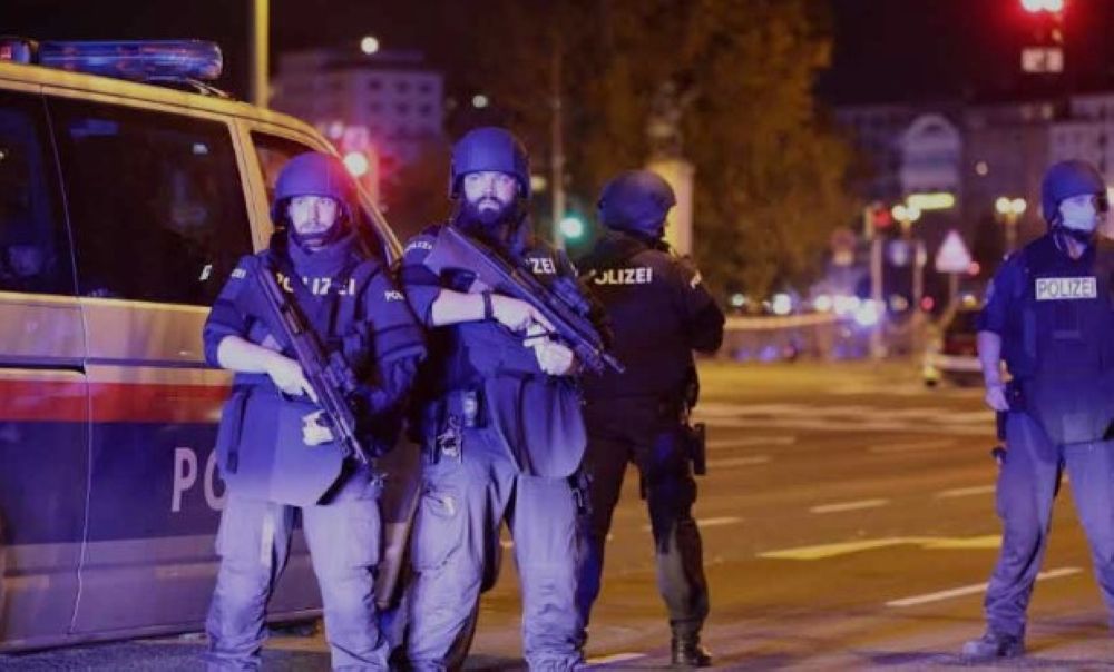 قتيل وأربعة جرحى طعنًا في هجوم بسكين جنوب النمسا