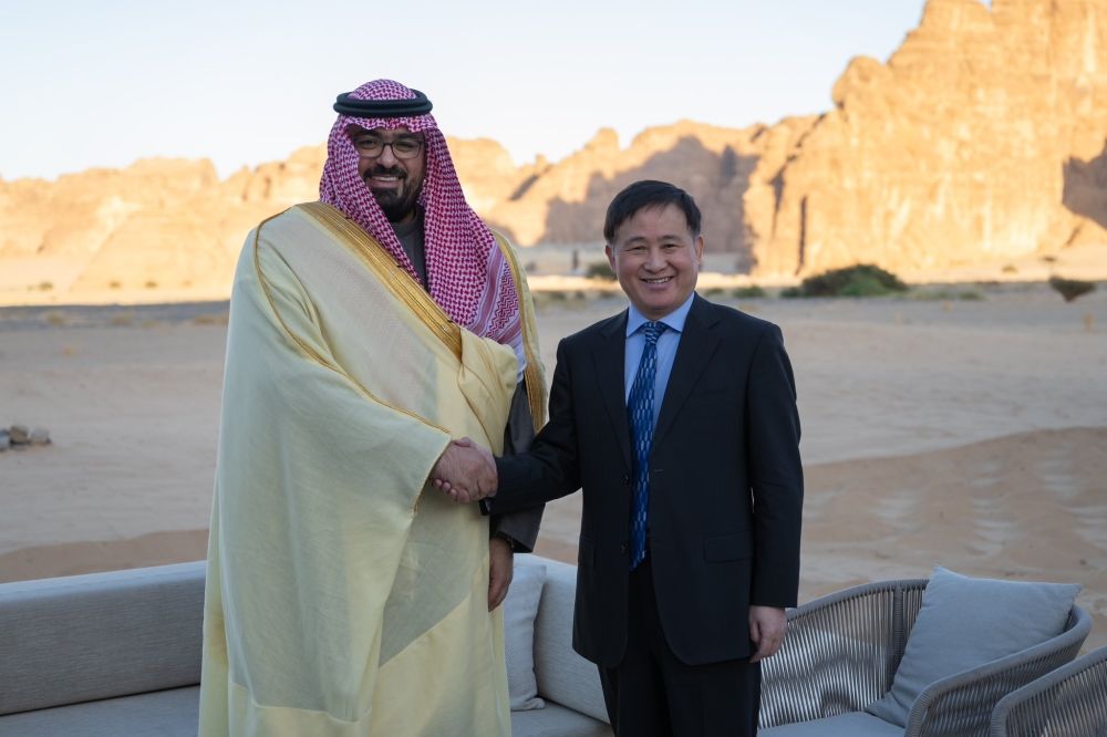 وزير الاقتصاد ومحافظ بنك الشعب الصيني يناقشان مجالات التعاون
