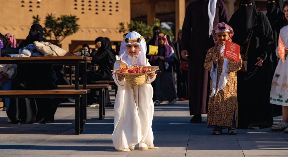 صور.. حي السفارات بالرياض يروي "حكاية مجد" في يوم التأسيس