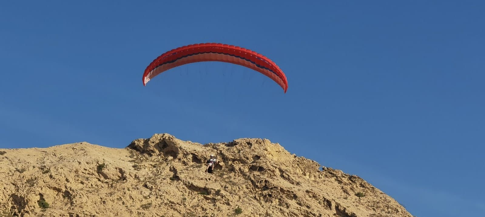 الامارات | 58 طياراً يتنافسون في البطولة الدولية السادسة للطيران الشراعي