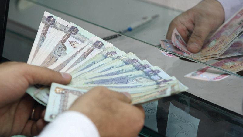 الامارات | استشارة قانونية ...هل يجب على الموظف المستقيل التوقيع على هذه الورقة ؟