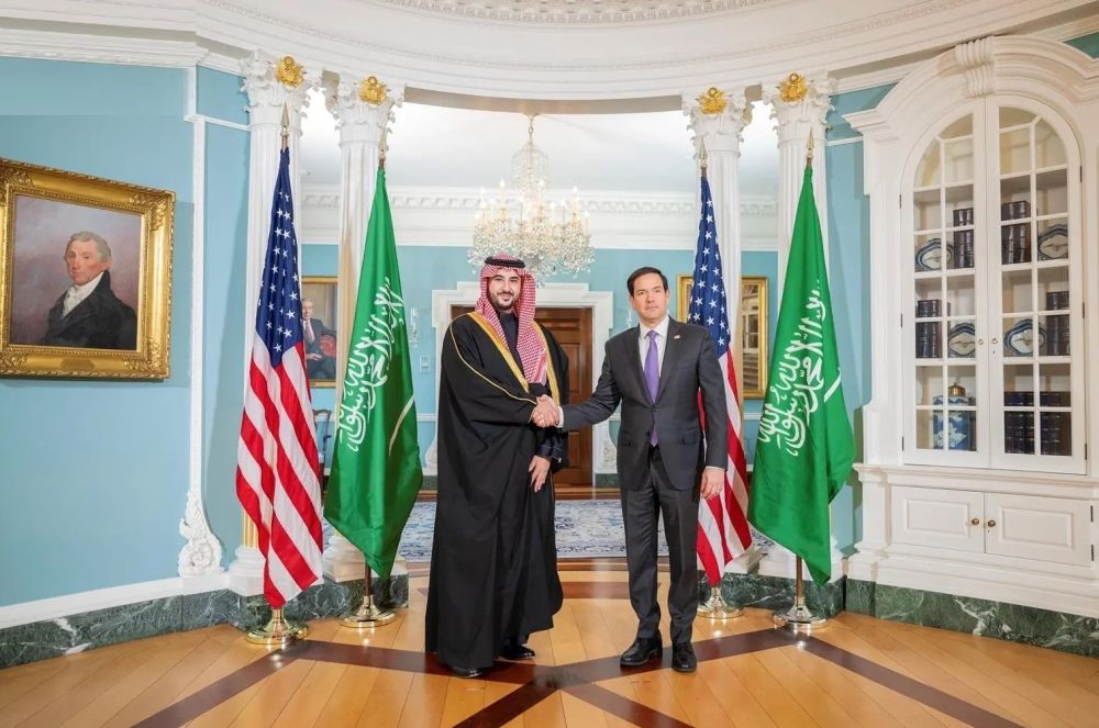 وزير الدفاع يبحث سبل تحقيق الأمن والسلم الدوليين مع وزير الخارجية الأمريكي