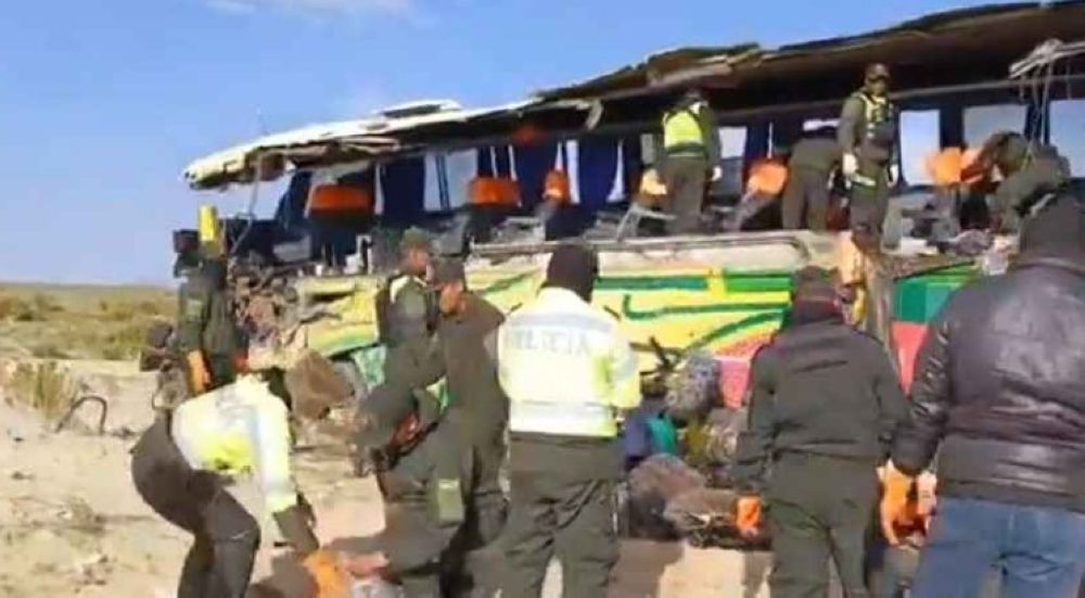 بوليفيا.. مقتل 37 شخصًا وإصابة 30 في اصطدام بين حافلتين