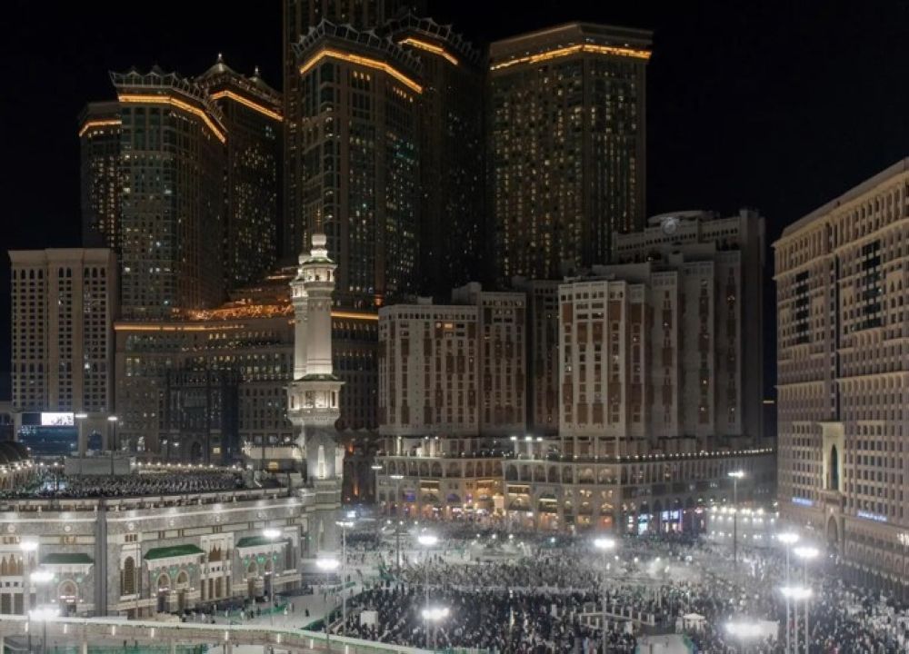 صلاة التراويح.. أجواء روحانية في الحرمين وسط خدمات متكاملة