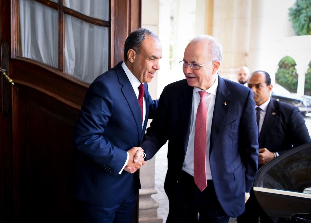 وزير الخارجية المصري يبحث ثبيت وقف إطلاق النار مع رئيس وزراء فلسطين