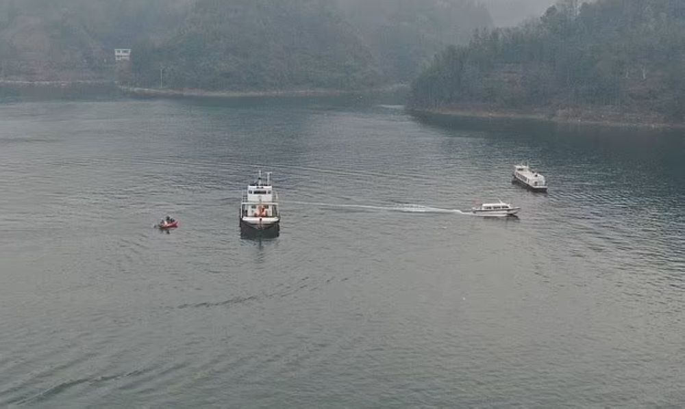 الصين.. مقتل 11 شخصًا في حادث اصطدام قارب بسفينة صناعية
