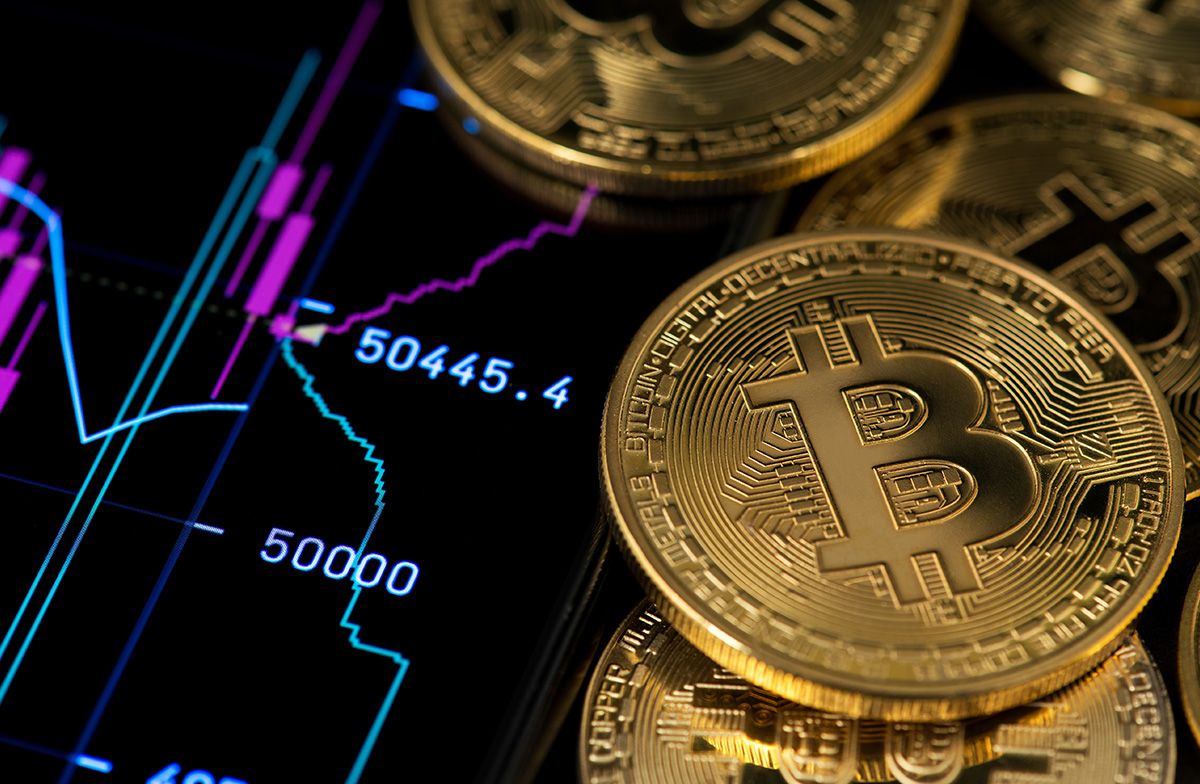 البيتكوين تسترجع 7000 دولار بعد هبوطها دون 80,000 دولار والريبل تقفز بنسبة 8%