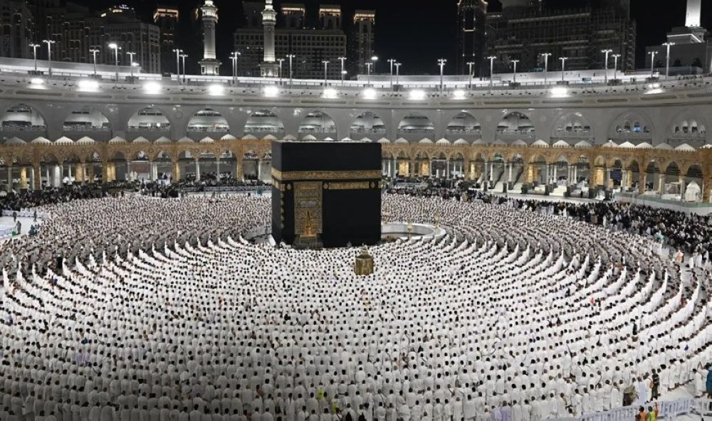 صلاة التراويح.. أجواء روحانية في الحرمين وسط خدمات متكاملة
