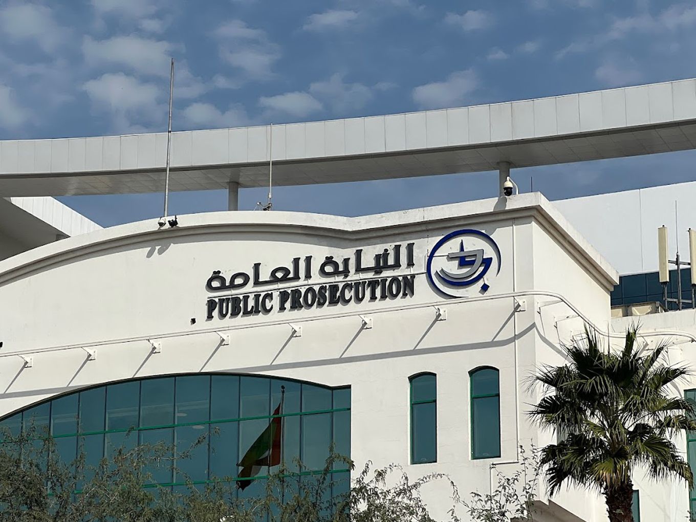 الامارات | "نيابة دبي" تحيل خليجية إلى "الجنايات" بتهمة السكر وإثارة الشغب والاعتداء على رجال الأمن