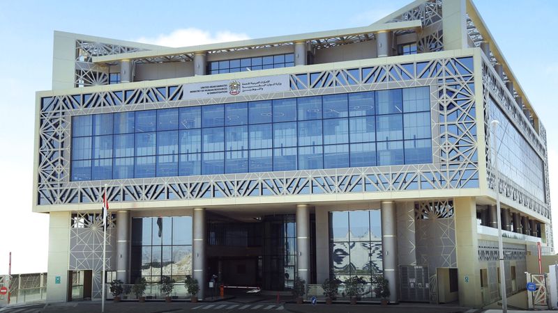 الامارات | 9 حالات لإنهاء عقد العمل لموظفي «الخاص»