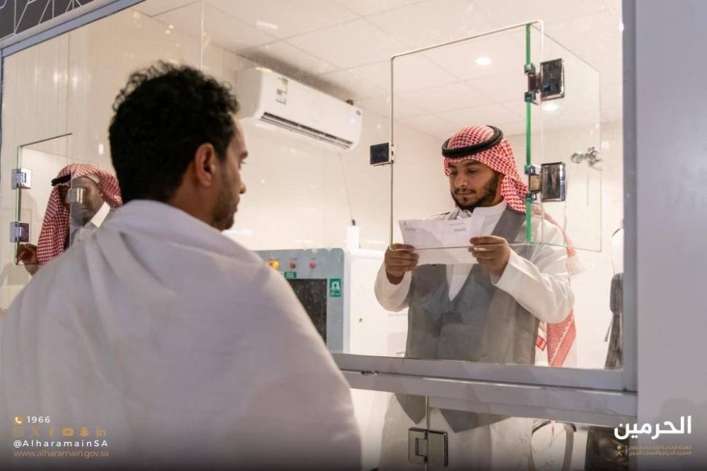 المسجد الحرام.. خدمة "حفظ الأمتعة" تعزز راحة ضيوف الرحمن