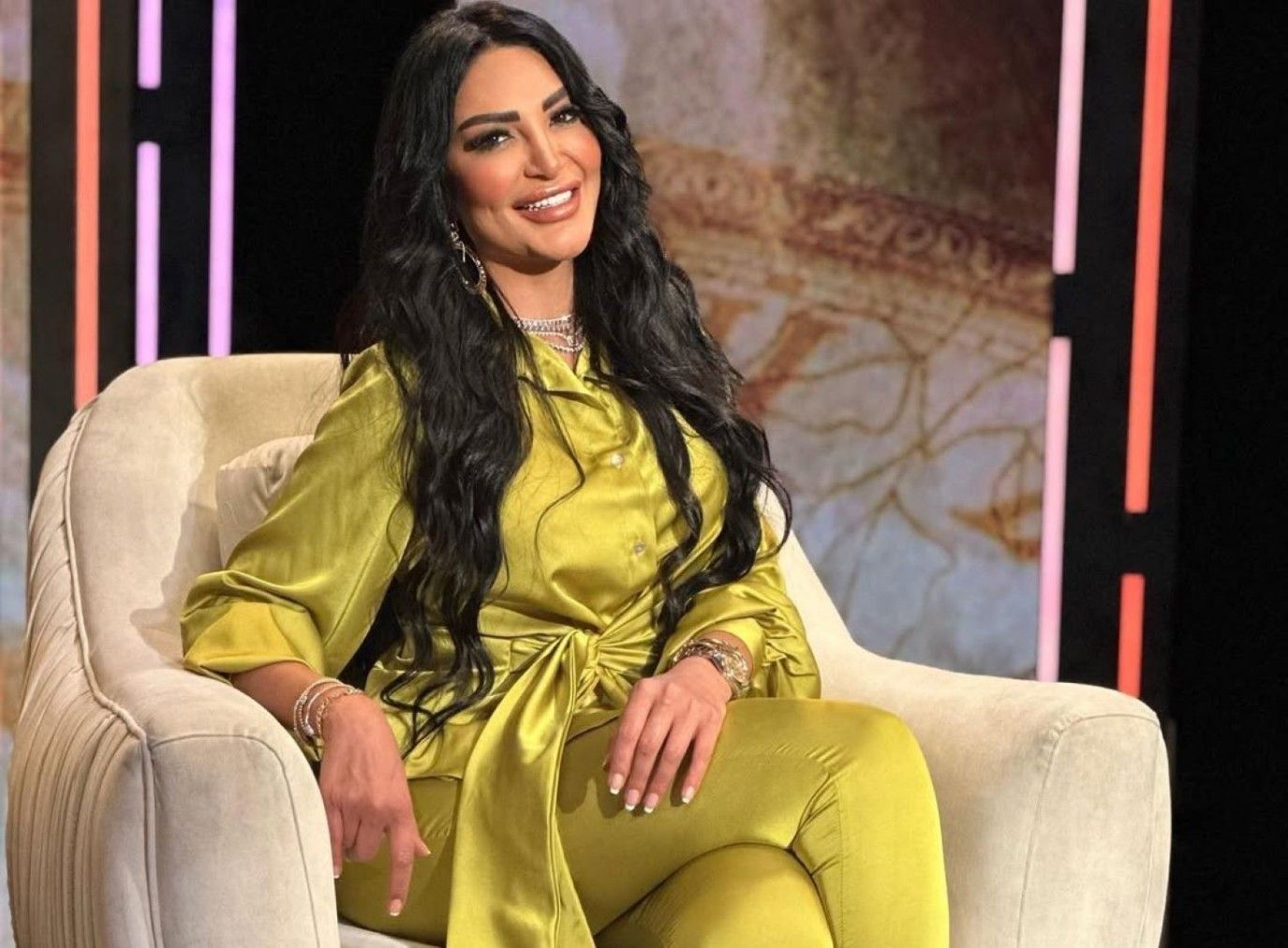سالي عبد السلام تكشف سبب انفصال هنا الزاهد وأحمد فهمي .. ما علاقة زوجة كريم فهمي!