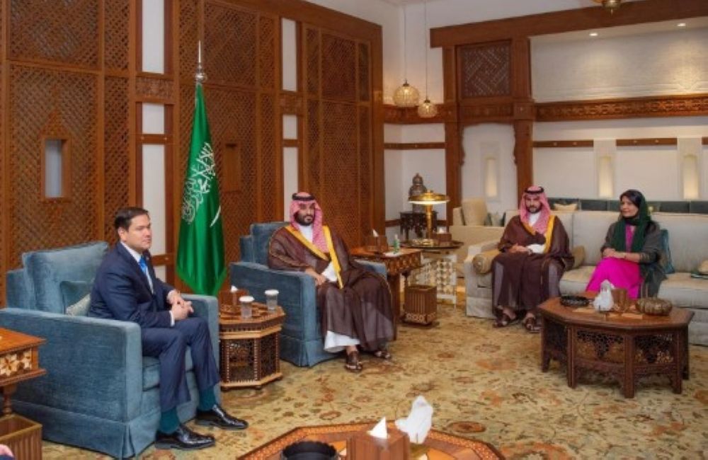 ولي العهد ووزير الخارجية الأمريكي يستعرضان أوجه العلاقات الثنائية