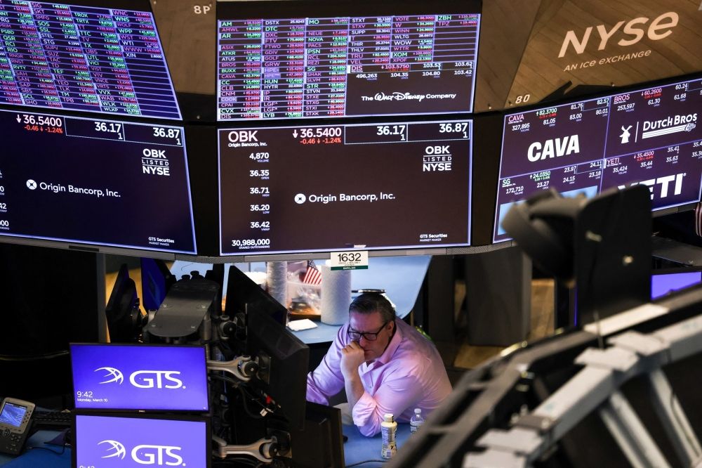 مكاسب ثم انخفاض.. تفاصيل أداء الأسهم الأمريكية في بورصة وول ستريت