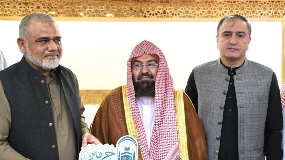 السديس لوفد عسكري باكستاني: نشر التسامح ونبذ التطرف مسؤولية جماعية