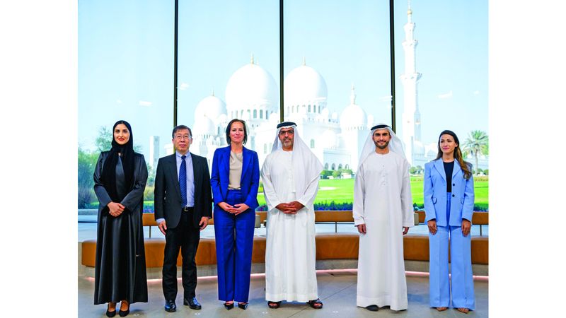 الامارات | حامد بن زايد يشهد الجلسة الرمضانية الثانية لمجلس محمد بن زايد