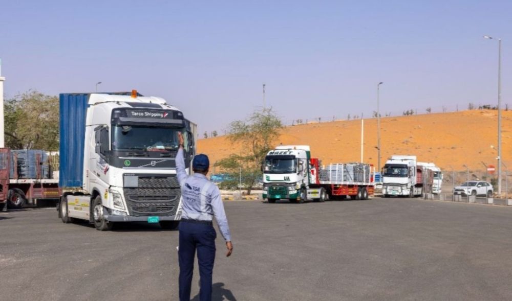 حجز 3 شاحنات أجنبية مخالفة وتغريمها 10 آلاف ريال
