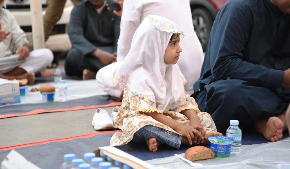 موائد الإفطار بالمدينة.. تكافل مجتمعي وخدمة للصائمين وضيوف الرحمن