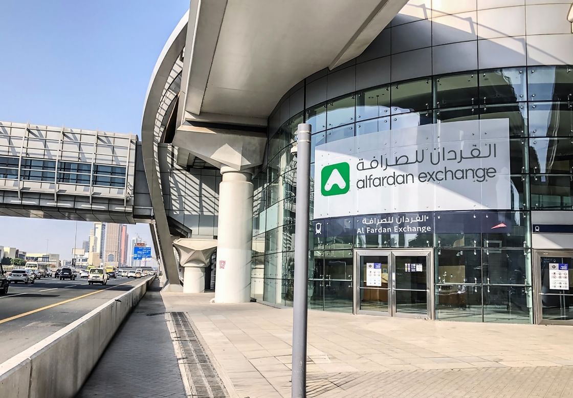 الامارات | طرق دبي تمنح "الفردان للصرافة" حق تسمية محطة مترو الخيل