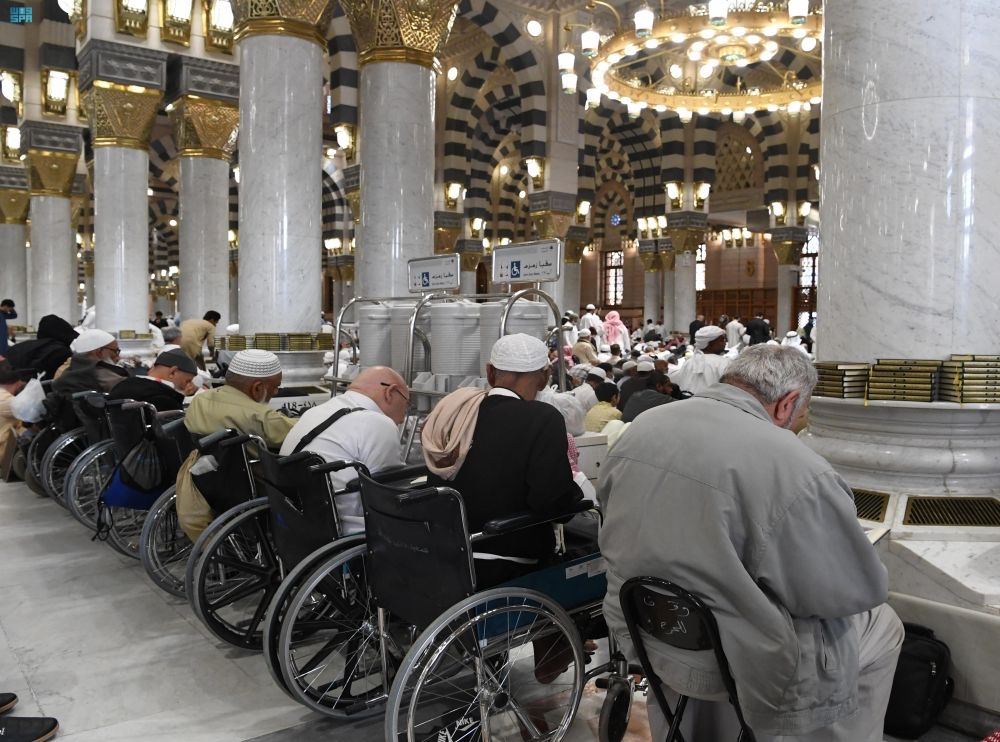 المسجد النبوي.. خدمات متكاملة لكبار السن والأشخاص ذوي الإعاقة