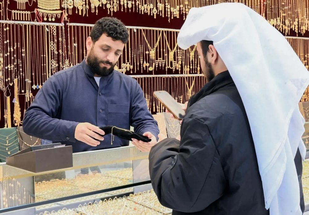 رغم ارتفاع الأسعار.. إقبال كبير على أسواق الذهب والمجوهرات في الباحة