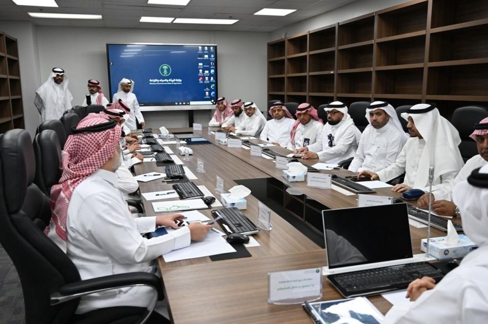 جولات تفقدية للتأكد من وفرة المنتجات الغذائية والحيوانية بالأسواق