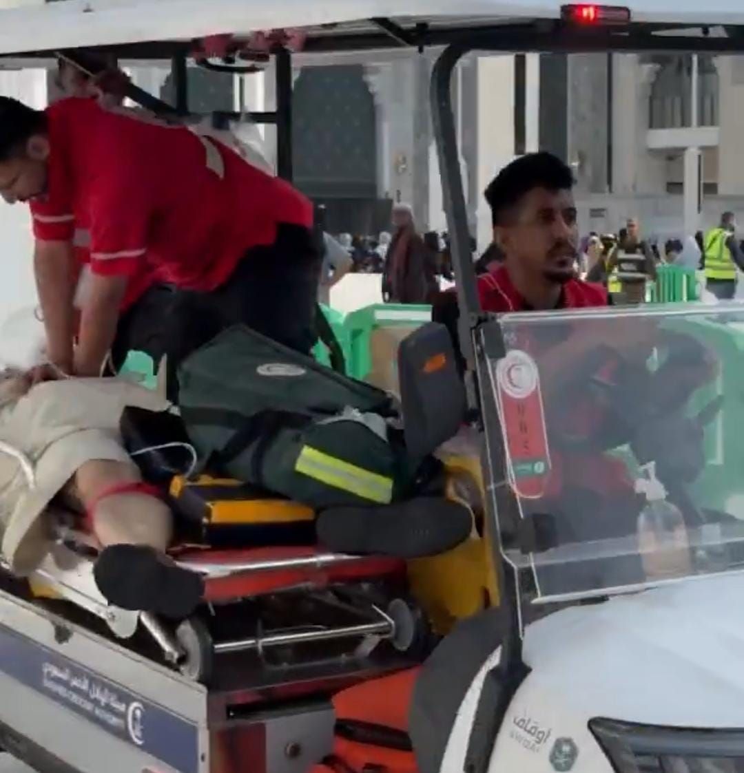 الهلال الأحمر ينقذ معتمرًا عراقيًا بعد توقف قلبه في المسجد الحرام .. فيديو